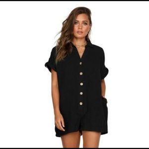 🖤Adorable Loose fitting short sleeve/short jumpsuit or romper M